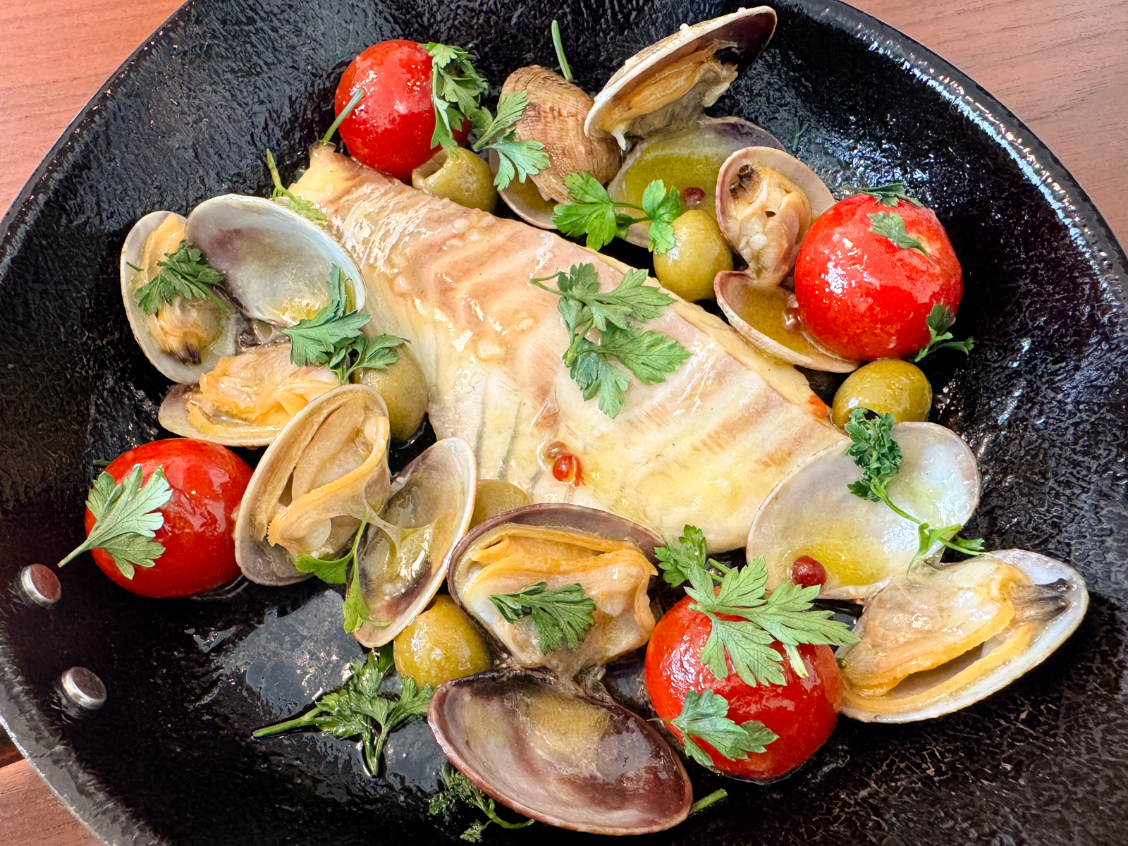 メイン: 真鯛のアクアパッツァ